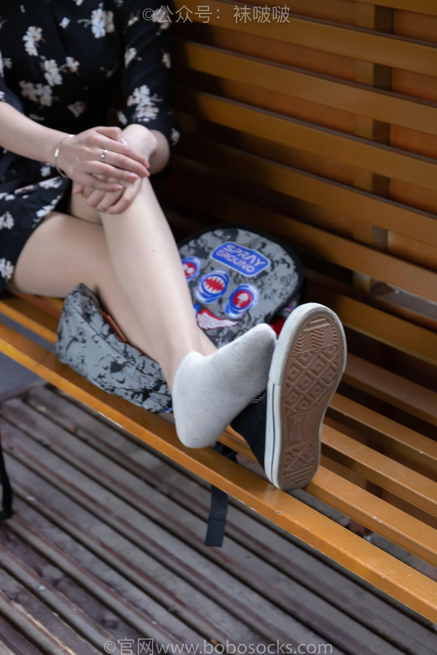 [BoBoSocks袜啵啵]NO.013 小甜豆-匡威帆布鞋、浅灰色短棉袜、肉丝 [132P]插图1